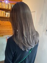 ビスクヘアデザイン(bisq hair design)&nbsp;韓国風　前髪カット　艶髪　くびれ巻き　サイドバング