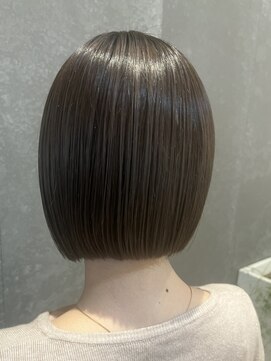 ラドゥーブル(LA DOUBLE) パッツンボブ アッシュベージュ