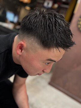 フォーコーナーズカットショップスリーセント 栄(FourCornersCutShop 3/cent) フェードショート