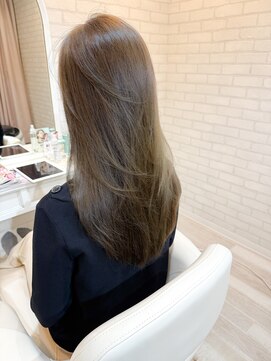 マーリャヘアー(mallia hair) やわらかい質感のウェーブ×艶カラー