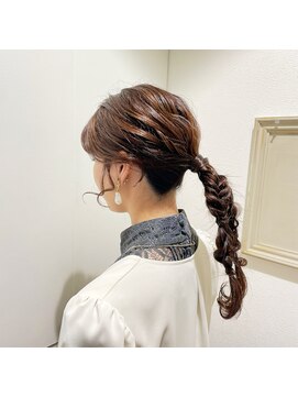 ネスト(Nest) ポニーテールアレンジ