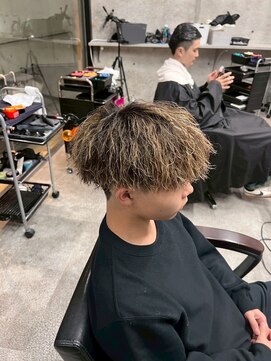 イーラ(era) メッシュツイスパパーマ/メンズ/刈り上げ/眉毛/ツイスト