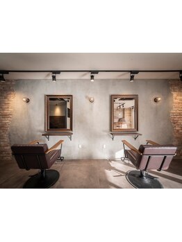 まるでカフェにいるかのようなオシャレ空間♪落ち着いた店内でゆったりと癒しの時間を過ごせると好評です＊