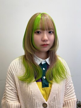 ロア バイ シズク センター南(LOA by sizuk) ベージュ × 蛍光グリーンのデザインカラー