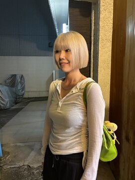 ツネ ヘアアンドヘッドスパ(TsuNE hair&head spa) ミニボブ 切りっぱなしボブ ホワイトブロンド