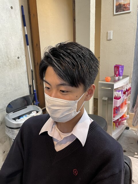 10代20代黒髪校則OKアップバングショート