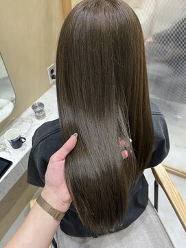 ジーナ サンシャイン通り池袋(Zina) オリーブベージュ　【Zina 保科　侑花】