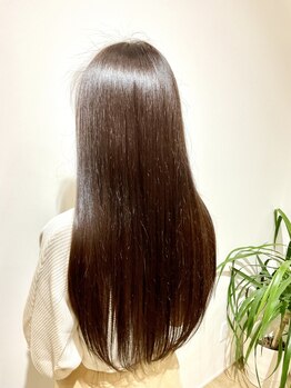 ティエヘアー(tie hair)の写真/最新の薬剤を使用し、ツルツルの手触りを実現します。朝のお手入れも簡単に！憧れのストレートが叶います♪