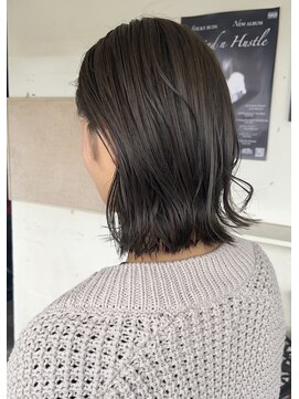 カリラ(CAOLILA) 大人可愛い/ロングボブ/外ハネボブ/オリーブグレージュ