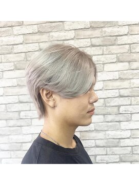 ヘアーアンドアイラッシュ ビス 下曽根店(Bis!) ホワイトシルバーショート