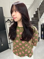 カミエ(kamie) ロングヘアを柔らかピンクに。カット×カラー×トリートメントで