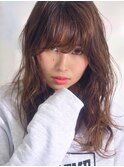 柔らかい質感のカールが◎透けるシースルーバングスタイル♪