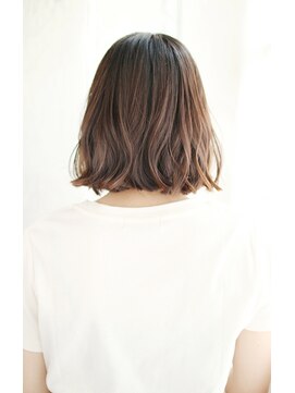 トランクイル サフリック(TRAN9UIL safric) 20代30代40代 若見え叶えるシースルーバング【烏丸】