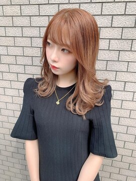 リア(Lia by KENJE) 前髪　顔周りレイヤー　レイヤーロング　ハイトーンベージュ