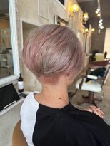 アトリエ エス atelier es HAIRDESIGN&nbsp;ピンクシルバー/こなれショートヘア/センターバング/ブリーチ