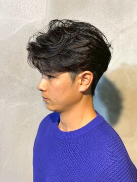 MEN'S HAIR/サーフカール／刈り上げセンターパート/伊勢崎