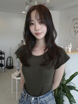 エンリッチヘア(enrich hair) レイヤーカット/センター分けスタイル/グレージュ