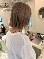ルーム(Loom.)&nbsp;ケアブリーチ 切りっぱなしボブ 外ハネ ベージュ ハイトーンボブ