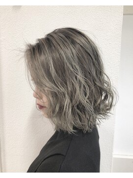 ジゼル(GiseL) 【GiseL】シルバーバレイヤージュ　ダブルカラーブリーチカラー