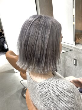 レックス 中野(rex) ホワイトシルバーカラー/切りっぱなし外ハネスタイル［中野］