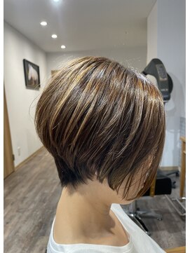 トナリ(tonari) 大人女子　ショートカット