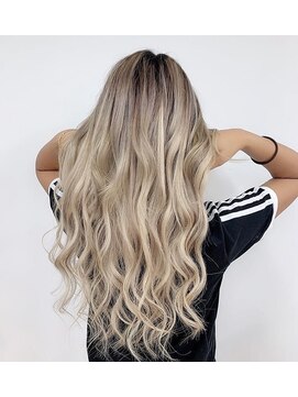 フツーロ 栄(FUTURO) プルエクステ