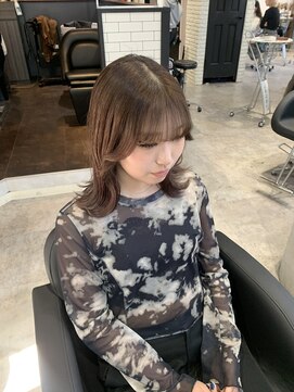 リーオオサカ(Lee Osaka) ベージュカラー×くびれスタイル