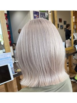 ルッカヘアガーデン バイ ラッシュゴールド(RUCCA HAIR GARDEN by LUSH GOLD) ホワイトベージュ