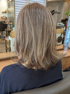 ヘアスタジオルース(HAIR STUDIO LUZ) 40代50代60代の大人ボブ/白髪ぼかしハイライト/堀江/北堀江