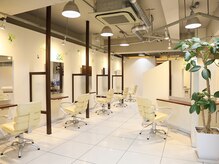 ビューティーラウンジ ビギンズ ヘア(Beauty Lounge BEGINS hair)の雰囲気（1席1席広々としたカットスペース☆）