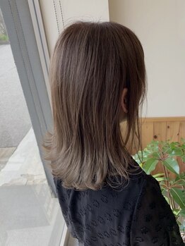 エモシオンヘアー(Emocio'n hair)の写真/お洒落な仕上がりにみんなが虜になる。とっておきの透明感・艶感をお届け★新しい自分に出会えるサロン♪