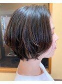 こなれた余裕を感じさせるレイヤーボブ/前髪なしショート