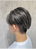 20代30代40代に人気!センターパート×グレーシルバーハイライト