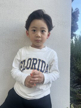 マカロンコワフュールドウシワカマル(macaron coiffure de ushiwakamaru) キッズパーマ