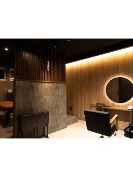 １席しかないプライベート空間で、人目を気にせずお過ごしいただけます。リラックスしたサロンタイムを♪