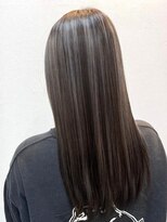 シエスタ(SIESTA)&nbsp;ハイライトカラー　シルバーグレージュ　ストレート　艶髪　美髪