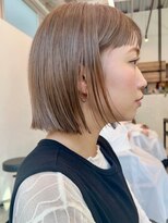 ベージュ×ボブ