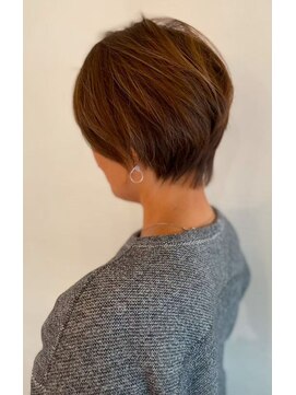 ボンド(hair salon bonD) レイヤーショート 白髪ぼかしハイライト