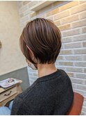 くびレイヤーベージュ前髪あり小顔ショート