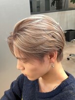 トゥイン 八王子(TWIN)&nbsp;ブリーチハイトーン刈り上げセンターパートフェザーパーマ八王子