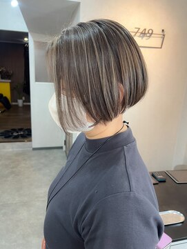 ナジック(749) 白髪を活かす◎大人ショート×白髪ぼかしハイライト♪
