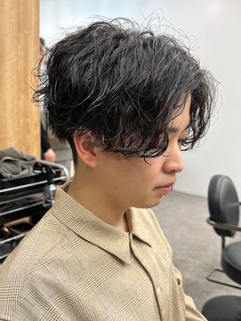 エルマーク 樟葉(L-MARK) スパイラルパーマ/ツイストパーマ/メンズ/センターパート/波巻き