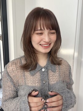 ローネス(LONESS) ミディアムレイヤー　くびれレイヤー　ハッシュカット