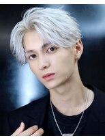 シーカー(SEEKER) ホワイトカラー×フェザーショート