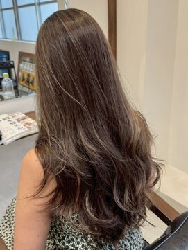 ルイ(ROUIS produced by LUCK 津田沼) 白髪ぼかしハイライト/ミルクティーブロンド/ハイライト