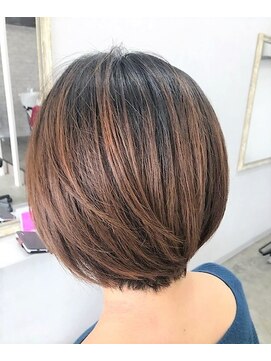 ロッサ(rosa) 骨格補正　ショートボブ