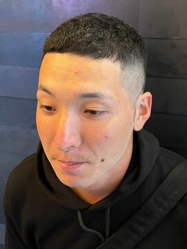 ディスイズバーバーサード(THIS IS BARBER 3rd) クロップスタイル×フェードカット　10代20代