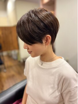 アクティフ(actif) 大人可愛い20代30代40代黒髪前下がりショート刈り上げ女子