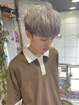 ヘアーアンドメイク ビス(HAIR&MAKE bis) 残留しない!?アッシュシルバー