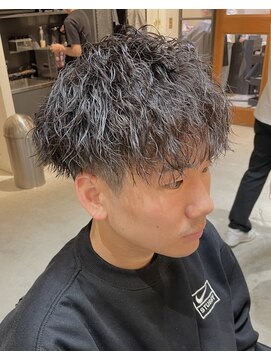 フリーク バーバーショップ 都島店(FREAK BARBER SHOP) 黒髪無造作ツイストスパイラルパーマツーブロックマッシュ
